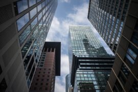 ¿Cómo invertir en el sector financiero?
